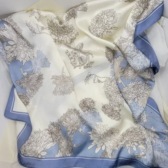 ✨Elegant Silky Scarf Blue Beige Floral Leaf Botanical Square Vintage Print Wrap✨ - Picture 4 of 5